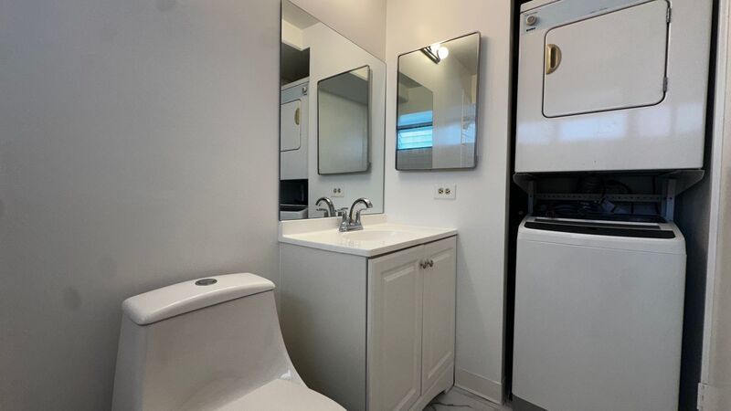 Available NOW - Ideally Located Studio with 1 Assigned Parking in Regency Tower property image
