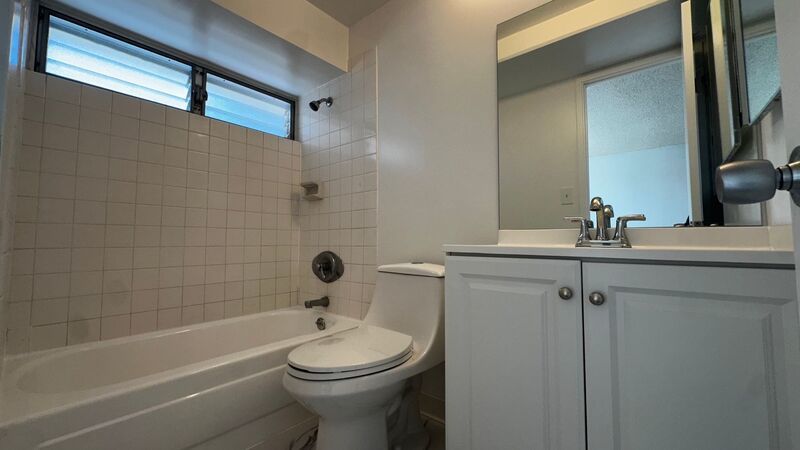 Available NOW - Ideally Located Studio with 1 Assigned Parking in Regency Tower property image