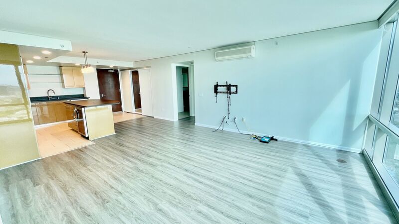 LUXURY DOWNTOWN PENTHOUSE w/ PANORAMIC VIEWS! 2 BED 2 BATH 2 PARKING property image
