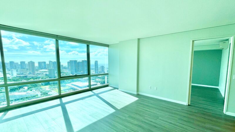 LUXURY DOWNTOWN PENTHOUSE w/ PANORAMIC VIEWS! 2 BED 2 BATH 2 PARKING property image
