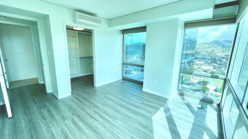 LUXURY DOWNTOWN PENTHOUSE w/ PANORAMIC VIEWS! 2 BED 2 BATH 2 PARKING property image