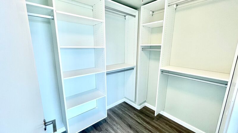 LUXURY DOWNTOWN PENTHOUSE w/ PANORAMIC VIEWS! 2 BED 2 BATH 2 PARKING property image