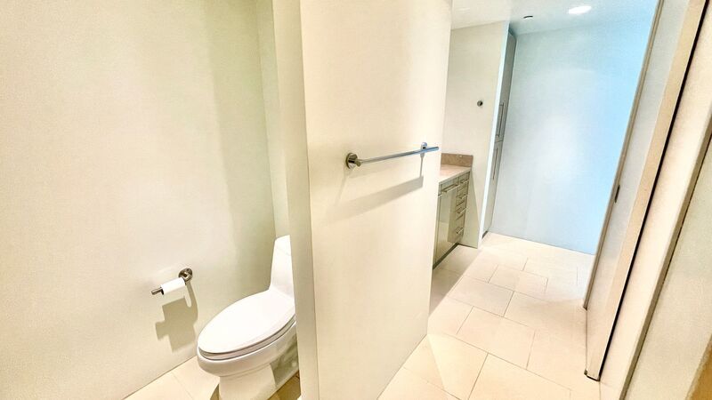 LUXURY DOWNTOWN PENTHOUSE w/ PANORAMIC VIEWS! 2 BED 2 BATH 2 PARKING property image