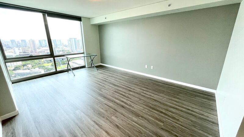 LUXURY DOWNTOWN PENTHOUSE w/ PANORAMIC VIEWS! 2 BED 2 BATH 2 PARKING property image