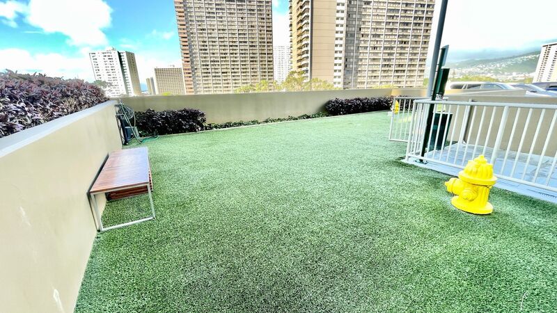 LUXURY DOWNTOWN PENTHOUSE w/ PANORAMIC VIEWS! 2 BED 2 BATH 2 PARKING property image