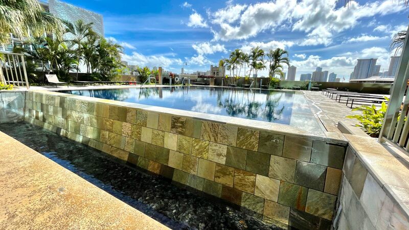 LUXURY DOWNTOWN PENTHOUSE w/ PANORAMIC VIEWS! 2 BED 2 BATH 2 PARKING property image