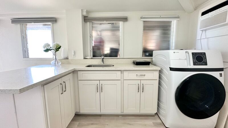 Available NOW - Newly Renovated Studio with 1 Bath & Washer/Dryer in Maunalani Heights! property image