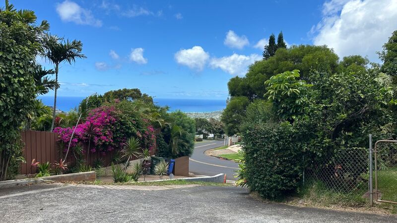 Available NOW - Newly Renovated Studio with 1 Bath & Washer/Dryer in Maunalani Heights! property image