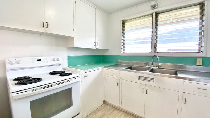 Available NOW - Highly Desired 3 BED 1 BATH in lush Manoa Valley! property image