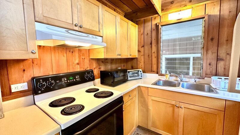 Available Now - Highly Desired 2 Bedroom, 1 Bath, Duplex in Manoa Valley! property image