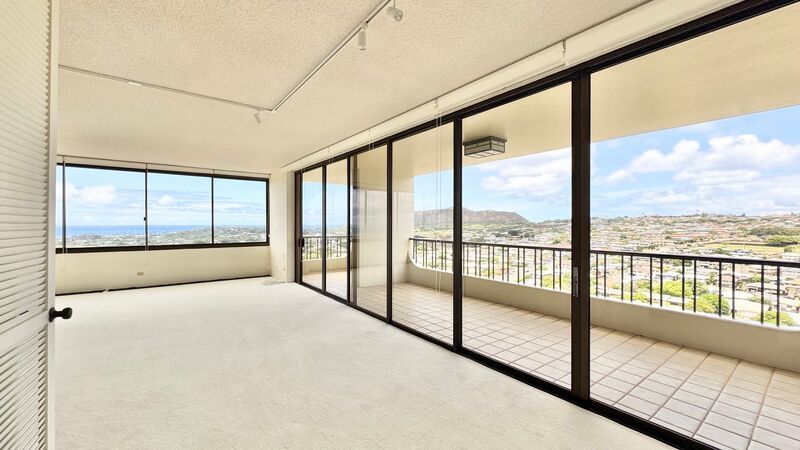 RARELY AVAILABLE SPACIOUS 1 BEDROOM UNIT WITH PANORAMIC VIEWS - DIRECTLY NEXT TO KAHALA MALL property image