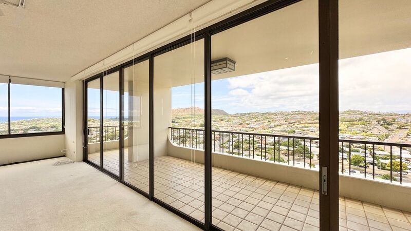 RARELY AVAILABLE SPACIOUS 1 BEDROOM UNIT WITH PANORAMIC VIEWS - DIRECTLY NEXT TO KAHALA MALL property image