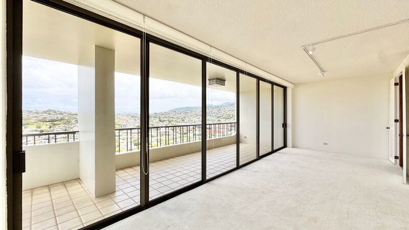 RARELY AVAILABLE SPACIOUS 1 BEDROOM UNIT WITH PANORAMIC VIEWS - DIRECTLY NEXT TO KAHALA MALL property image