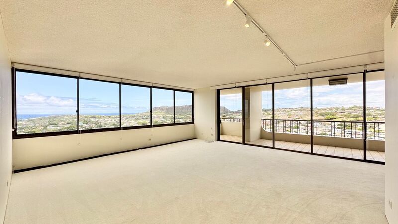 RARELY AVAILABLE SPACIOUS 1 BEDROOM UNIT WITH PANORAMIC VIEWS - DIRECTLY NEXT TO KAHALA MALL property image