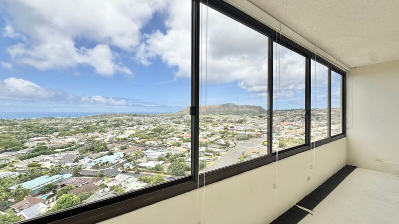RARELY AVAILABLE SPACIOUS 1 BEDROOM UNIT WITH PANORAMIC VIEWS - DIRECTLY NEXT TO KAHALA MALL property image