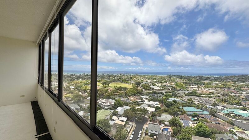 RARELY AVAILABLE SPACIOUS 1 BEDROOM UNIT WITH PANORAMIC VIEWS - DIRECTLY NEXT TO KAHALA MALL property image