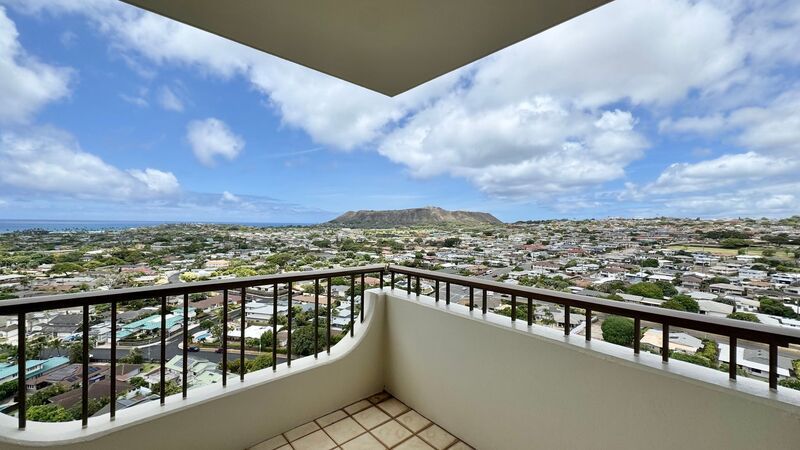 RARELY AVAILABLE SPACIOUS 1 BEDROOM UNIT WITH PANORAMIC VIEWS - DIRECTLY NEXT TO KAHALA MALL property image
