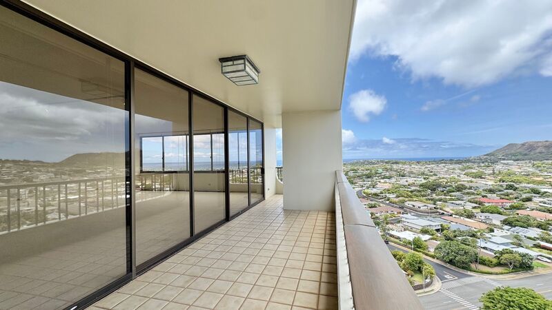 RARELY AVAILABLE SPACIOUS 1 BEDROOM UNIT WITH PANORAMIC VIEWS - DIRECTLY NEXT TO KAHALA MALL property image