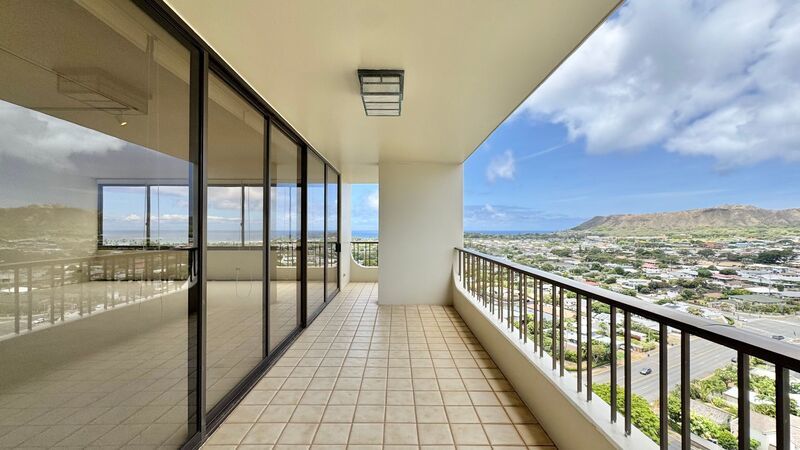 RARELY AVAILABLE SPACIOUS 1 BEDROOM UNIT WITH PANORAMIC VIEWS - DIRECTLY NEXT TO KAHALA MALL property image
