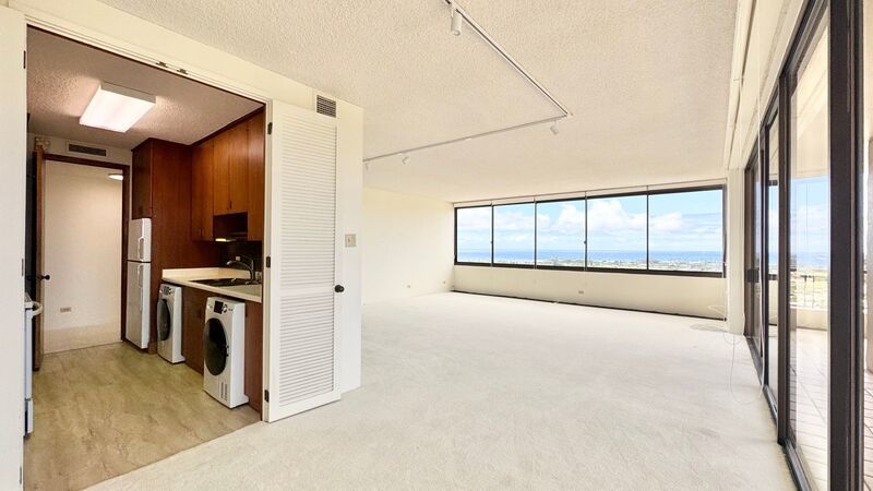 RARELY AVAILABLE SPACIOUS 1 BEDROOM UNIT WITH PANORAMIC VIEWS - DIRECTLY NEXT TO KAHALA MALL property image