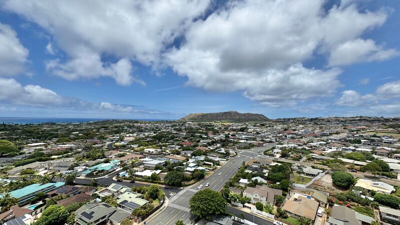 RARELY AVAILABLE SPACIOUS 1 BEDROOM UNIT WITH PANORAMIC VIEWS - DIRECTLY NEXT TO KAHALA MALL property image