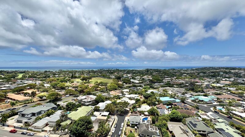 RARELY AVAILABLE SPACIOUS 1 BEDROOM UNIT WITH PANORAMIC VIEWS - DIRECTLY NEXT TO KAHALA MALL property image