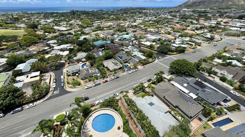 RARELY AVAILABLE SPACIOUS 1 BEDROOM UNIT WITH PANORAMIC VIEWS - DIRECTLY NEXT TO KAHALA MALL property image