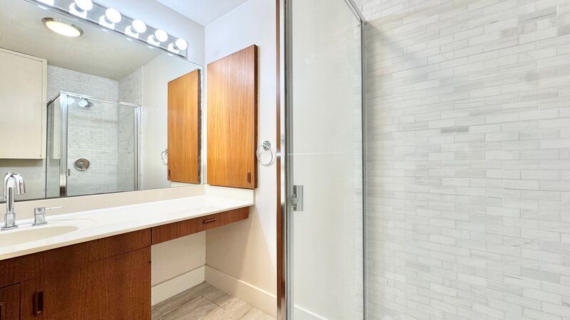 RARELY AVAILABLE SPACIOUS 1 BEDROOM UNIT WITH PANORAMIC VIEWS - DIRECTLY NEXT TO KAHALA MALL property image