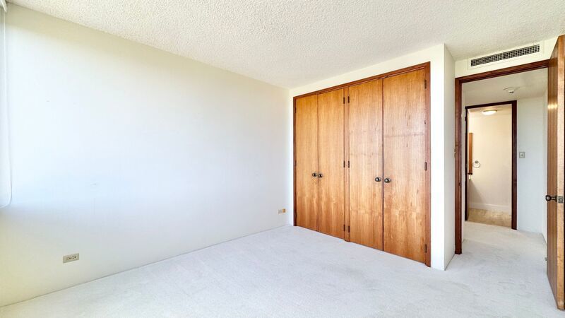 RARELY AVAILABLE SPACIOUS 1 BEDROOM UNIT WITH PANORAMIC VIEWS - DIRECTLY NEXT TO KAHALA MALL property image