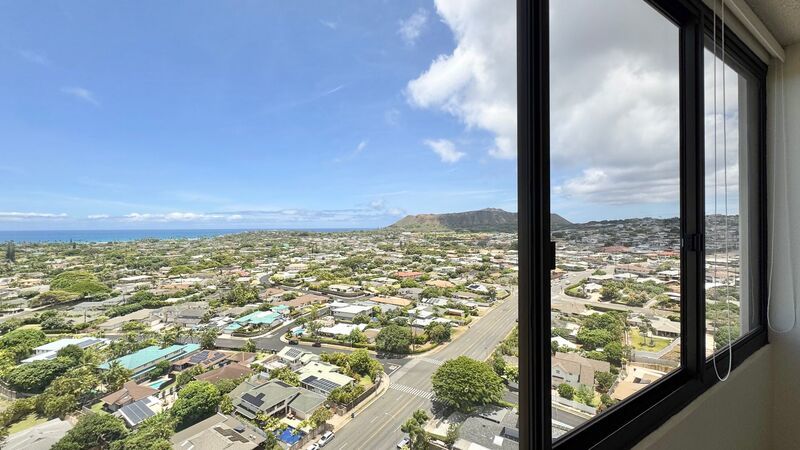 RARELY AVAILABLE SPACIOUS 1 BEDROOM UNIT WITH PANORAMIC VIEWS - DIRECTLY NEXT TO KAHALA MALL property image
