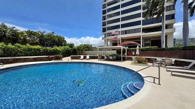 RARELY AVAILABLE SPACIOUS 1 BEDROOM UNIT WITH PANORAMIC VIEWS - DIRECTLY NEXT TO KAHALA MALL property image