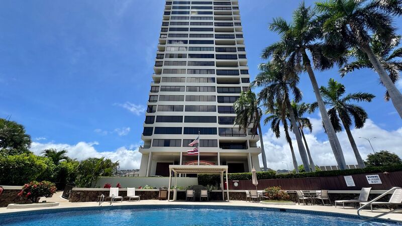 RARELY AVAILABLE SPACIOUS 1 BEDROOM UNIT WITH PANORAMIC VIEWS - DIRECTLY NEXT TO KAHALA MALL property image