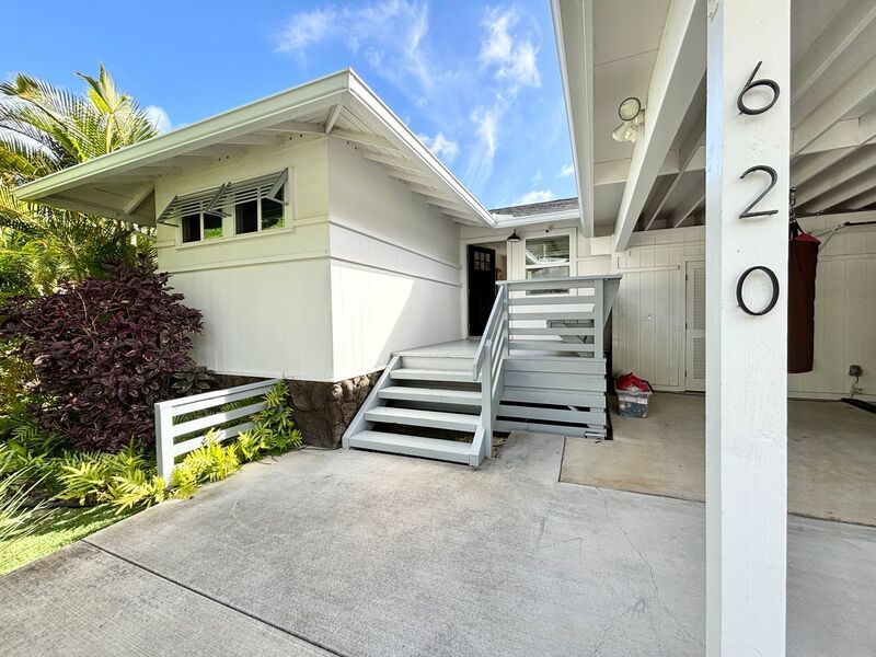Available Now! 3 BED, 2 BATH HOME w/ UTILITIES INCLUDED + AC, Washer/Dryer, Yard – Aina Haina property image