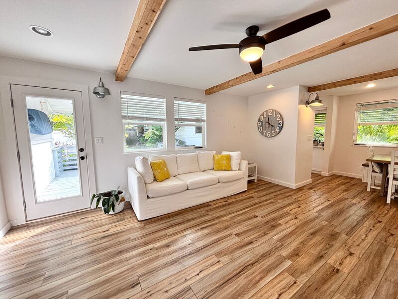 Available Now! 3 BED, 2 BATH HOME w/ UTILITIES INCLUDED + AC, Washer/Dryer, Yard – Aina Haina property image