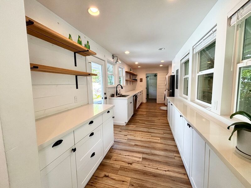 Available Now! 3 BED, 2 BATH HOME w/ UTILITIES INCLUDED + AC, Washer/Dryer, Yard – Aina Haina property image