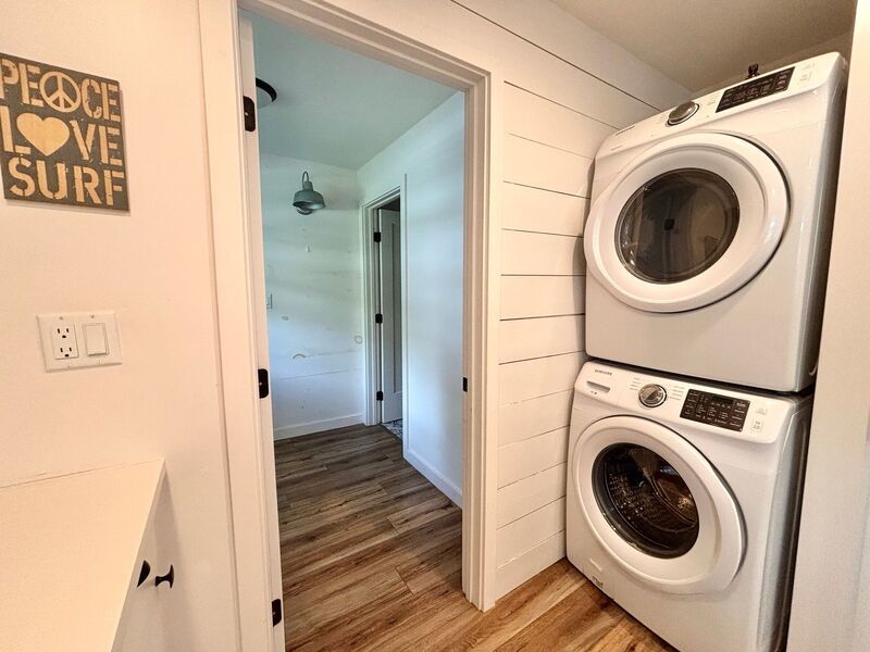 Available Now! 3 BED, 2 BATH HOME w/ UTILITIES INCLUDED + AC, Washer/Dryer, Yard – Aina Haina property image