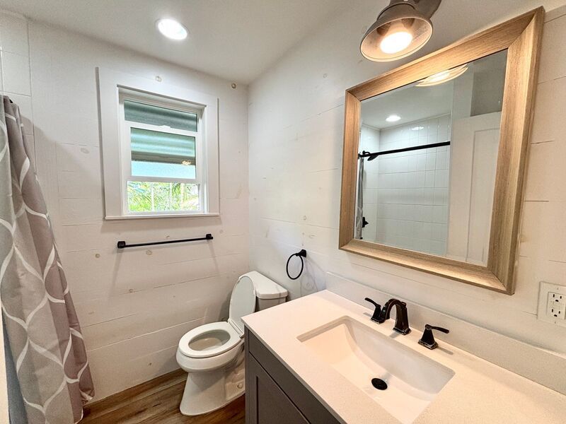 Available Now! 3 BED, 2 BATH HOME w/ UTILITIES INCLUDED + AC, Washer/Dryer, Yard – Aina Haina property image