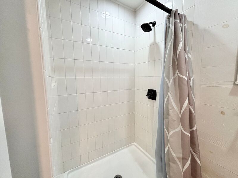 Available Now! 3 BED, 2 BATH HOME w/ UTILITIES INCLUDED + AC, Washer/Dryer, Yard – Aina Haina property image