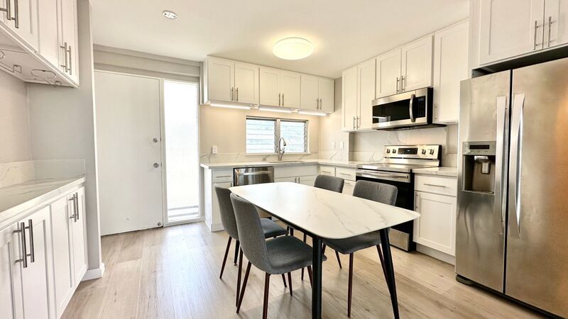 2 BED/1.5 BATH/1 PARKING in MAKIKI TOWERS! W/D INSIDE, LANAI, & VIEWS!! property image