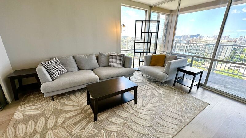 2 BED/1.5 BATH/1 PARKING in MAKIKI TOWERS! W/D INSIDE, LANAI, & VIEWS!! property image
