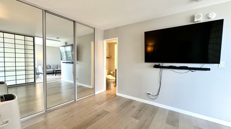 2 BED/1.5 BATH/1 PARKING in MAKIKI TOWERS! W/D INSIDE, LANAI, & VIEWS!! property image