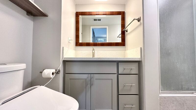 2 BED/1.5 BATH/1 PARKING in MAKIKI TOWERS! W/D INSIDE, LANAI, & VIEWS!! property image