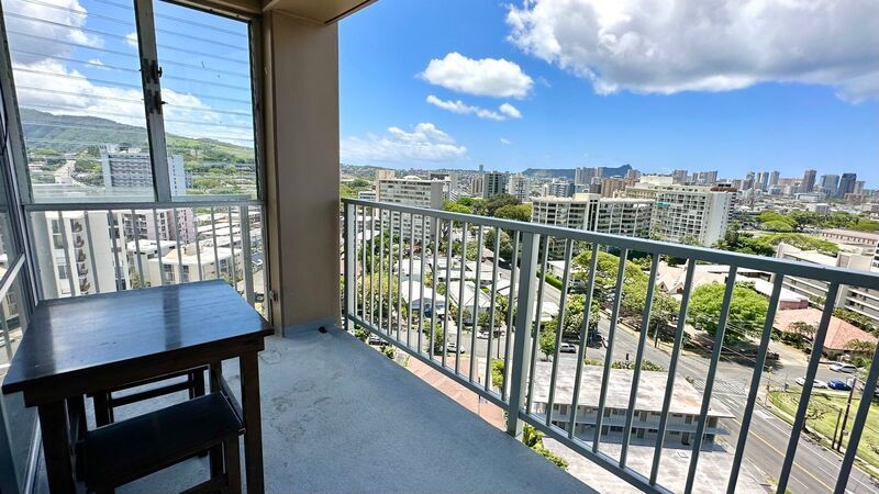 2 BED/1.5 BATH/1 PARKING in MAKIKI TOWERS! W/D INSIDE, LANAI, & VIEWS!! property image