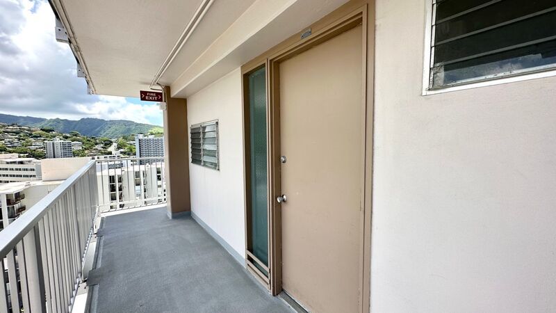 2 BED/1.5 BATH/1 PARKING in MAKIKI TOWERS! W/D INSIDE, LANAI, & VIEWS!! property image