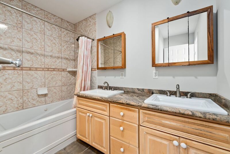 6 BED/3 BATH HOME in KULIOUOU VALLEY! Renovated with HUGE Backyard - Pet Friendly!! property image