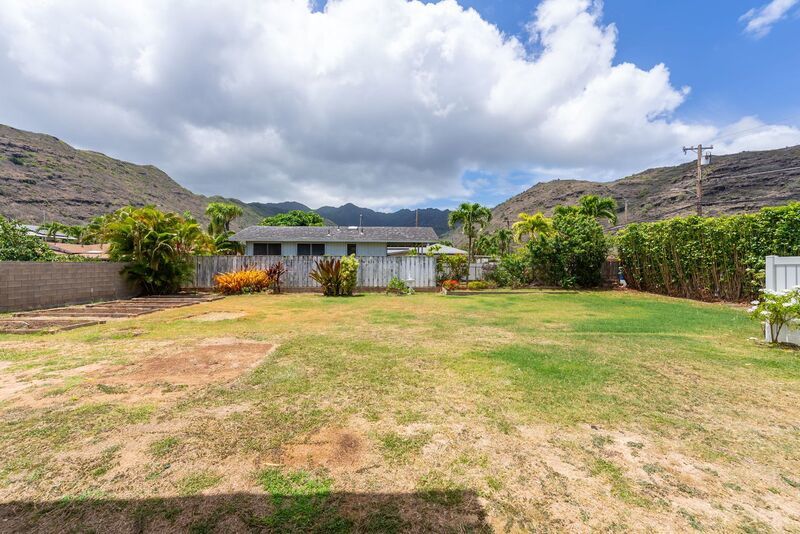 6 BED/3 BATH HOME in KULIOUOU VALLEY! Renovated with HUGE Backyard - Pet Friendly!! property image
