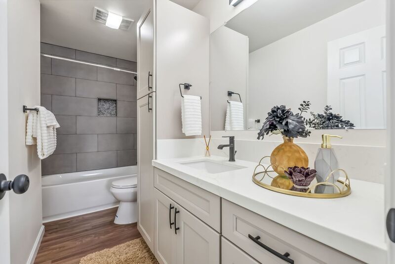 NEWLY REMODELED 6 BED/4.5 BATH HOME IN MOANALUA VALLEY! property image