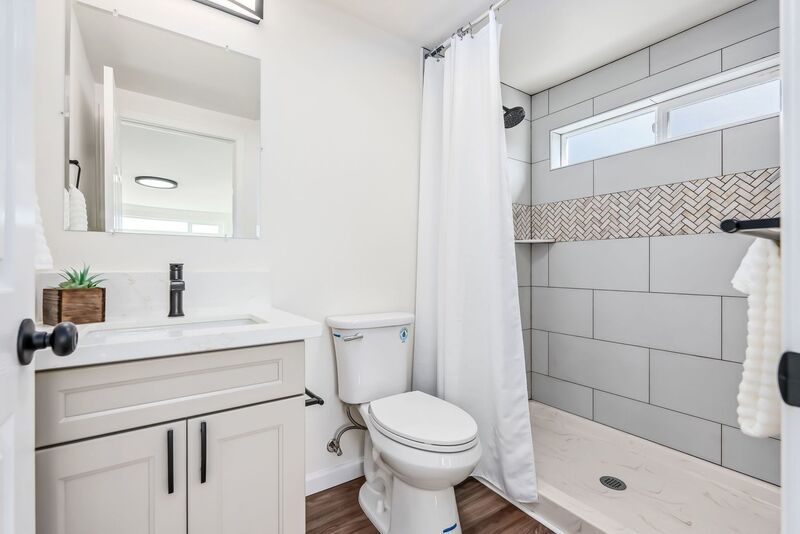 NEWLY REMODELED 6 BED/4.5 BATH HOME IN MOANALUA VALLEY! property image