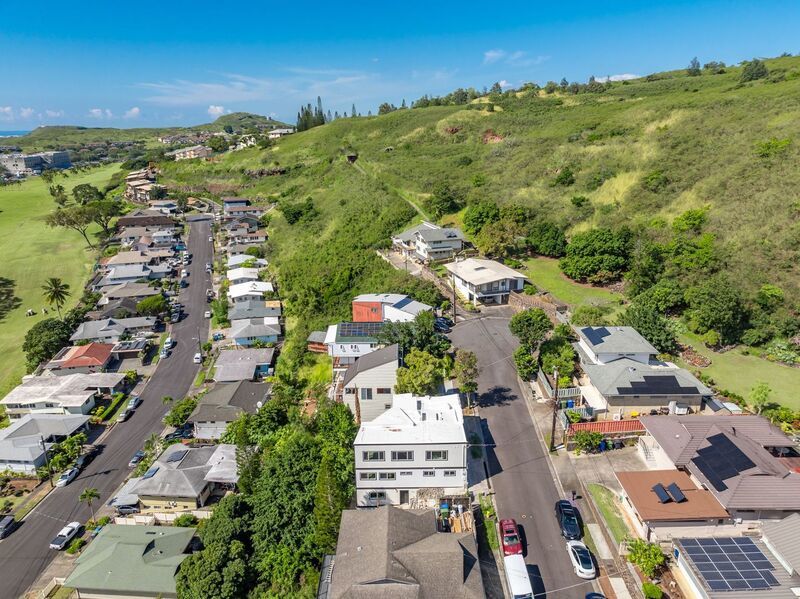 NEWLY REMODELED 6 BED/4.5 BATH HOME IN MOANALUA VALLEY! property image