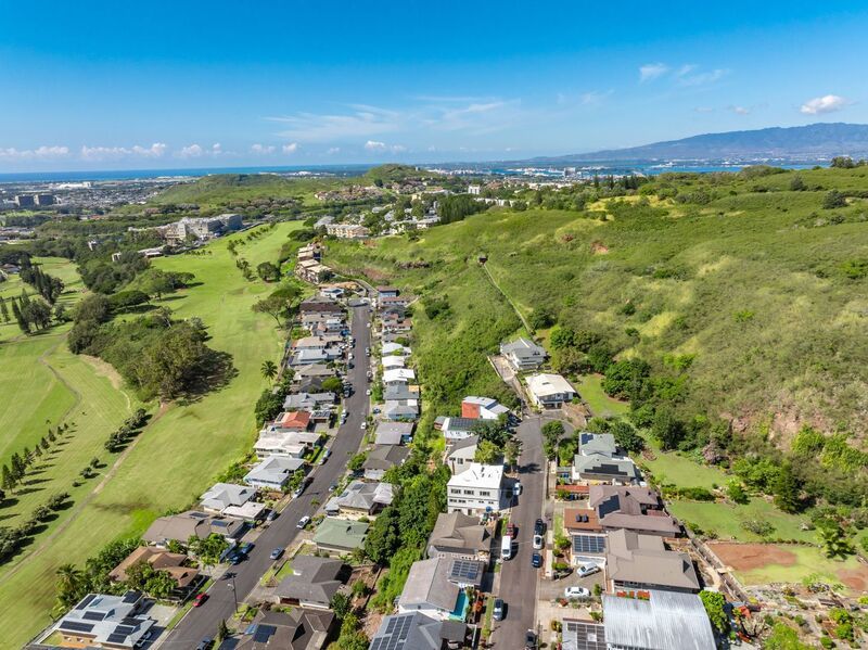 NEWLY REMODELED 6 BED/4.5 BATH HOME IN MOANALUA VALLEY! property image